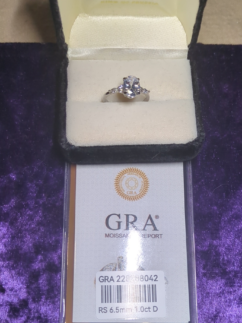 Moissanite Silver Ring with Light Crystal Clear Center Stone $50 Size 7